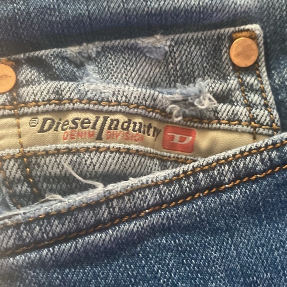 Diesel DNA distressed Tepphar Slim Carrot Jean - Picture 6 of 6
